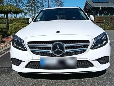 Używany Mercedes C300e 306 KM (225 kW) 2020 Biały Kombi