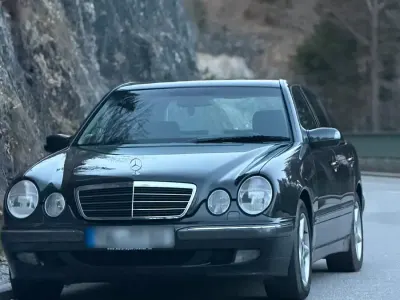 Gebraucht Mercedes E280 204 PS (150 kW) 2001 Grau Limousine