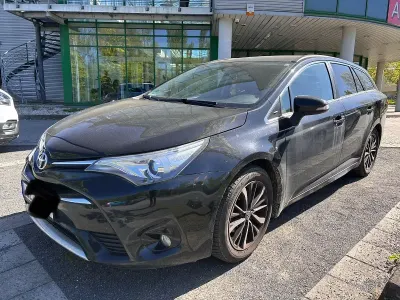 Second-hand Toyota Avensis Team 147 CP (108 kW) 2018 Negru Break