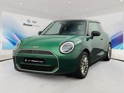 Usata Mini Cooper Favoured 135 kW (184 CV) 2024 Verde Utilitaria