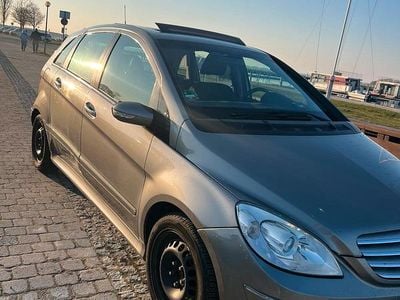 Gebraucht Mercedes B200 136 PS (100 kW) 2006 Silber Van / Kleinbus