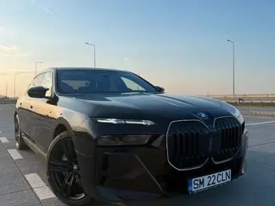 Gebraucht BMW 750e Sport Line 489 PS (359 kW) 2023 Schwarz Limousine