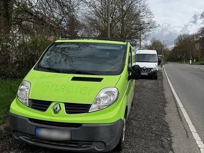 Usado Renault Traffic 114 HP (83 kW) 2012 Verde Citadino