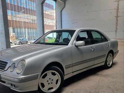 Gebraucht Mercedes E270 177 PS (130 kW) 2001 Grau Limousine