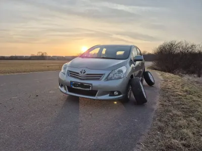 Gebraucht Toyota Verso Edition 147 PS (108 kW) 2011 Grau Van / Kleinbus
