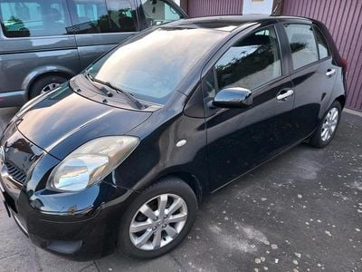 Gebraucht Toyota Yaris 69 PS (50 kW) 2011 Schwarz Kleinwagen