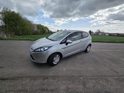 Gebraucht Ford Fiesta 60 PS (44 kW) 2010 Silber Kleinwagen