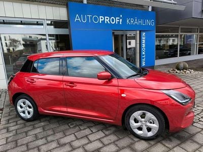 Gebraucht Suzuki Swift Comfort 83 PS (61 kW) 2025 Burning red pearl metallic Kleinwagen