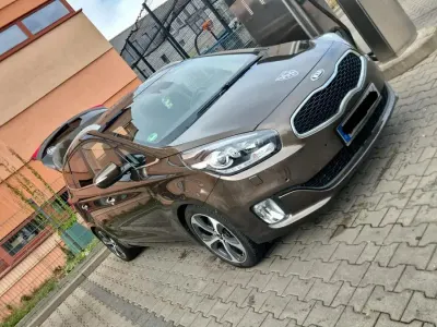 Gebraucht Kia Carens 136 PS (100 kW) 2015 Braun Van / Kleinbus