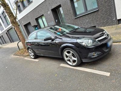 Usata Opel Astra GTC 140 CV (102 kW) 2009 Nero Coupé