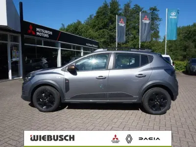 Neu Dacia Sandero Extreme 122 PS (89 kW) 2026 Grau Limousine