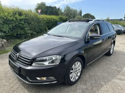 Gebraucht VW Passat Comfortline 105 PS (77 kW) 2011 Deep black perleffekt Kombi