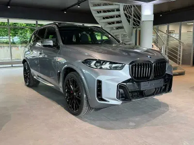 Neu BMW X5 M Sport 340 PS (250 kW) 2025 Manhattan metallic SUV