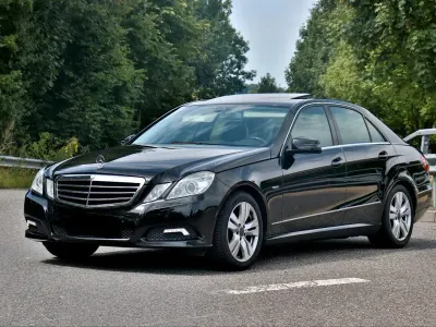 Gebraucht Mercedes E250 Avantgarde 204 PS (150 kW) 2009 Schwarz Limousine