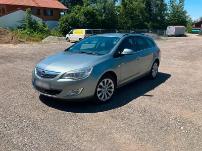 Gebraucht Opel Astra 140 PS (102 kW) 2012 Grau Kombi