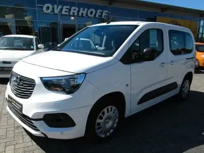 Gebraucht Opel Combo Life Edition 102 PS (75 kW) 2022 Weiß Limousine