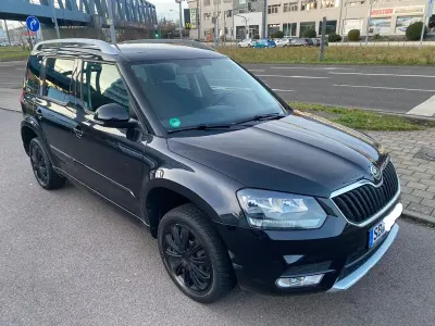 Käytetty Skoda Yeti 105 HP (77 kW) 2014 Musta Katumaasturi