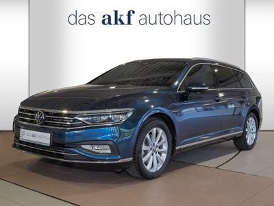 Aquamarinblau metallic Gebraucht 2023 VW Passat Elegance Kombi | 29.950 € (Etwas zu teuer)