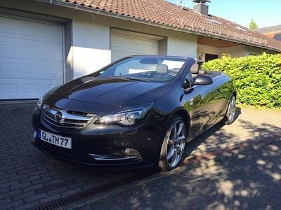 Usado Opel Cascada Innovation 165 HP (121 kW) 2015 Preto Cabrios