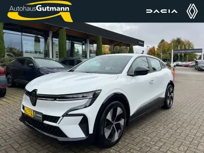 Używany Renault Megane E-Tech Equilibre 161 kW (220 KM) 2022 Biały Sedan/Limuzyna
