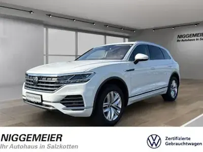 Gebraucht VW Touareg Elegance 231 PS (169 kW) 2023 Pure white SUV