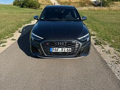 Grau Gebraucht 2021 Audi S3 Ambiente Limousine | 34.999 € (Etwas zu teuer)