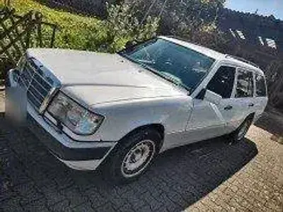 Gebraucht Mercedes 230 136 PS (100 kW) 1991 Weiß Kombi