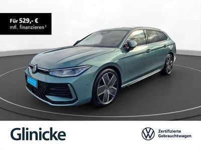 Usata VW Passat R-line 193 CV (141 kW) 2025 Verde Station wagon