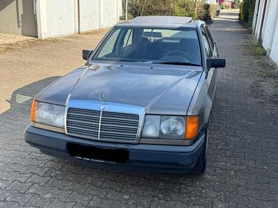 Gebraucht Mercedes E230 132 PS (97 kW) 1988 Braun Limousine