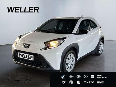 Schneeweiß Gebraucht 2025 Toyota Aygo X X-play SUV | 15.890 € (Fairer Preis)