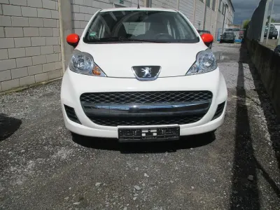 Gebraucht Peugeot 107 Filou 68 PS (50 kW) 2009 Weiß Kleinwagen