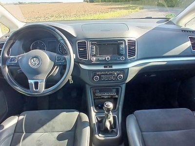 Second-hand VW Sharan Highline 170 CP (125 kW) 2011 Gri Monovolum