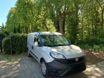 Begagnad Fiat Doblò Lounge 95 HK (69 kW) 2019 Silver Minibuss
