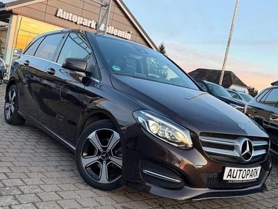 Gebraucht Mercedes B220 Urban 177 PS (130 kW) 2017 Orientbraun Van / Kleinbus