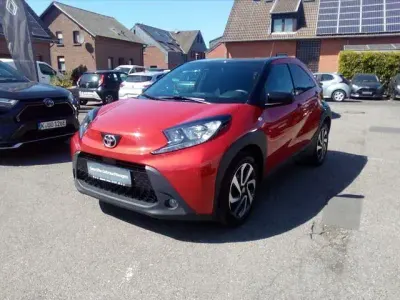 Gebraucht Toyota Aygo X Pulse 72 PS (52 kW) 2023 Rot SUV