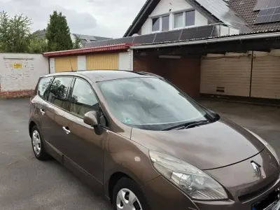 Gebraucht Renault Grand Scénic III 130 PS (95 kW) 2009 Braun Van / Kleinbus