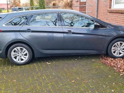 Grau Gebraucht 2012 Hyundai i40 Edition Kombi | 6.200 € (Fairer Preis)