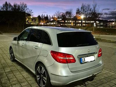 Gebraucht Mercedes B180 109 PS (80 kW) 2012 Silber Van / Kleinbus