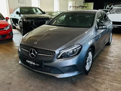 Gebraucht Mercedes A200 Urban 156 PS (114 kW) 2016 Grau Kleinwagen