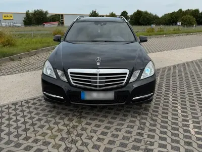 Gebraucht Mercedes E350 Avantgarde 300 PS (220 kW) 2011 Schwarz Kombi