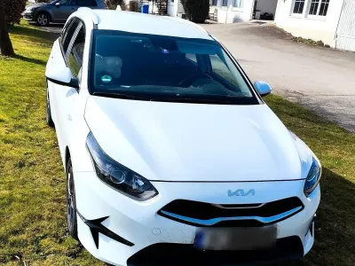 Używany Kia Ceed Comfort 160 KM (117 kW) 2022 Biały Hatchback
