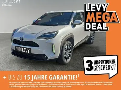 Gebraucht Toyota Yaris Hybrid 116 PS (85 kW) 2023 Super white 2 SUV