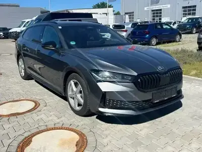 Gebraucht Skoda Superb SportLine 193 PS (141 kW) 2025 Graphitegrau metallic Kombi