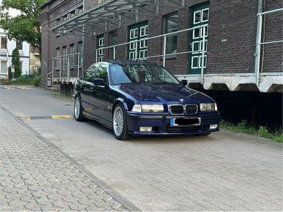BMW 323