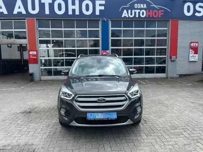 Gebraucht Ford Kuga Titanium 150 PS (110 kW) 2018 Grau SUV