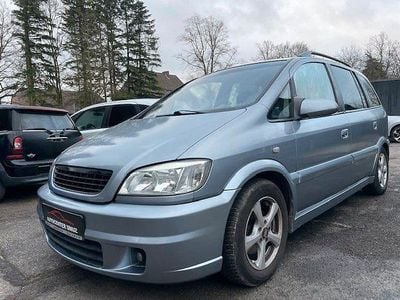 Grau Gebraucht 2005 Opel Zafira Basis Van / Kleinbus | 1.790 € (Etwas zu teuer)