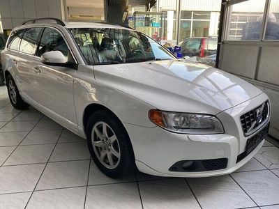 Weiß Gebraucht 2009 Volvo V70 Momentum Kombi | 7.900 € (Teuer)