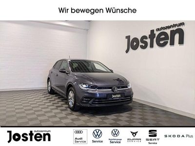 Grau (rauchgrau metallic) Gebraucht 2024 VW Polo Style Limousine | 22.470 € (Guter Preis)