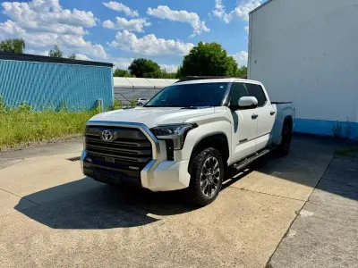 Gebraucht Toyota Tundra 394 PS (289 kW) 2022 Weiß Pickup