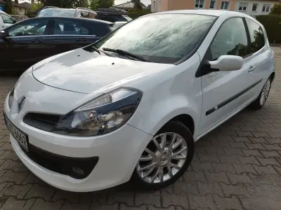 Używany Renault Clio II Initiale 111 KM (81 kW) 2006 Biały Sedan/Limuzyna